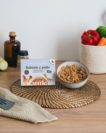 Menú COCINADO para gato de pollo y salmón